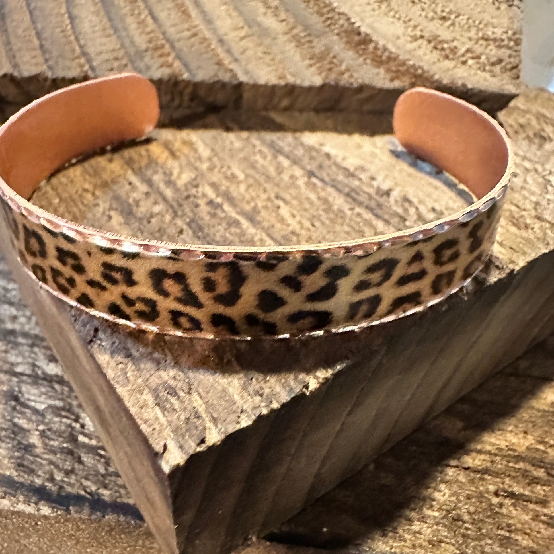 Handmade Boho Copper Narrow Cuff Bracelet, Diamond Cut Leopard Design, Gift Box - Silver Elegant