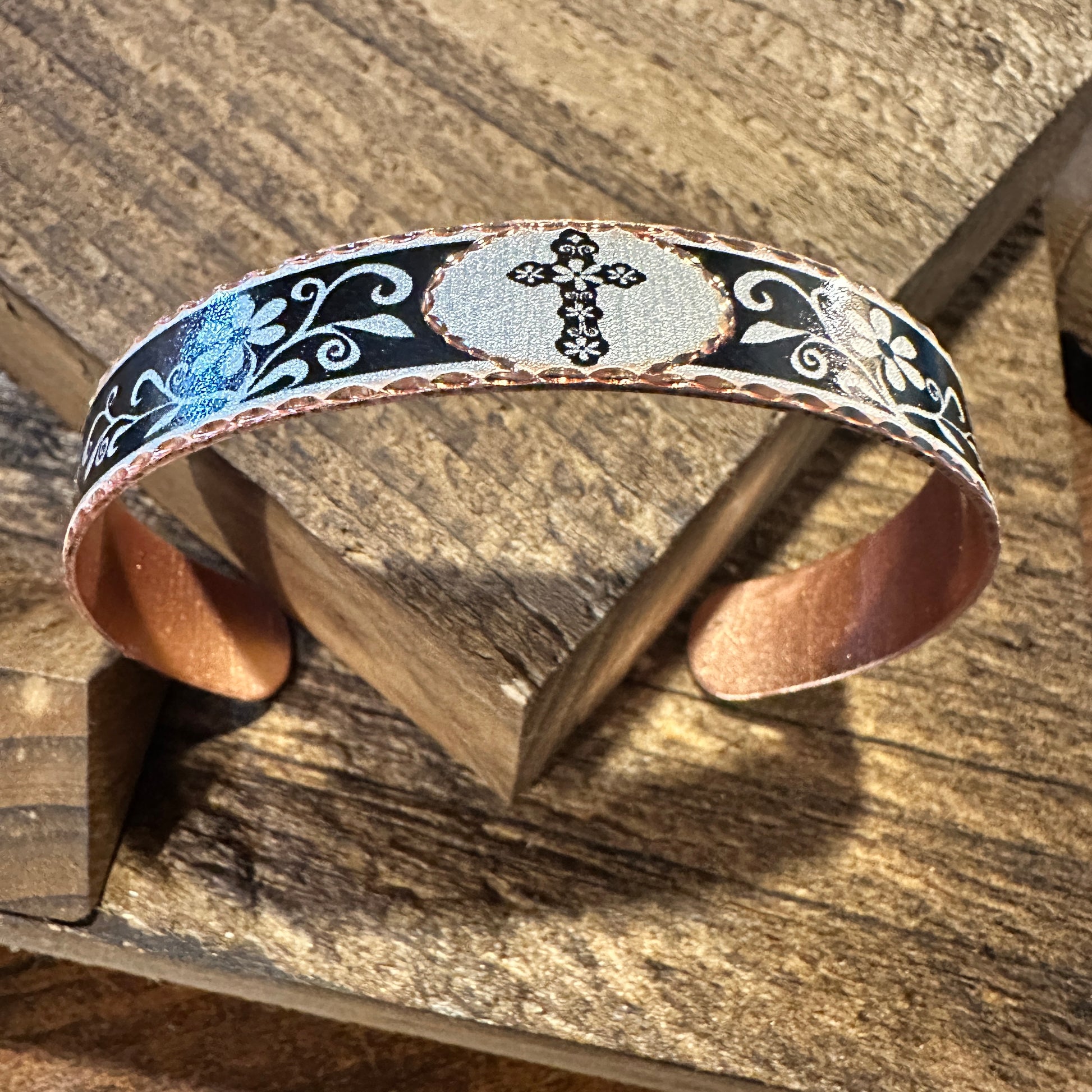 Handmade Boho Copper Narrow Cuff Bracelet, Diamond Cut Cross Native Design, Gift Box - Silver Elegant