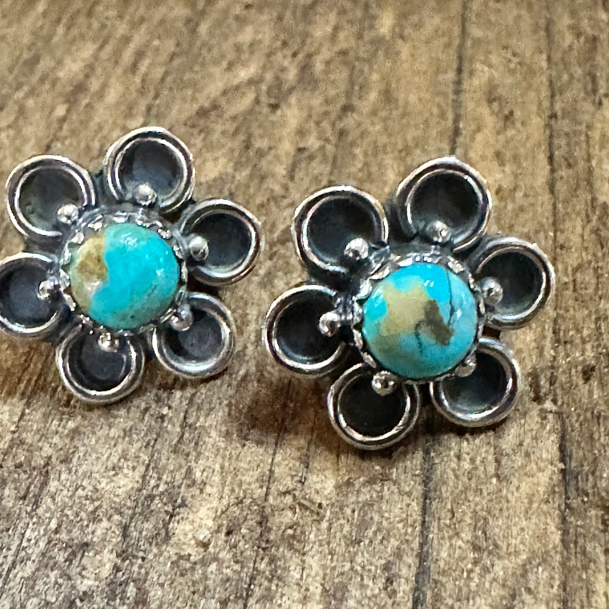 Handmade Kingman Turquoise Flower Stud Earrings 925 Sterling Silver Silver Elegant