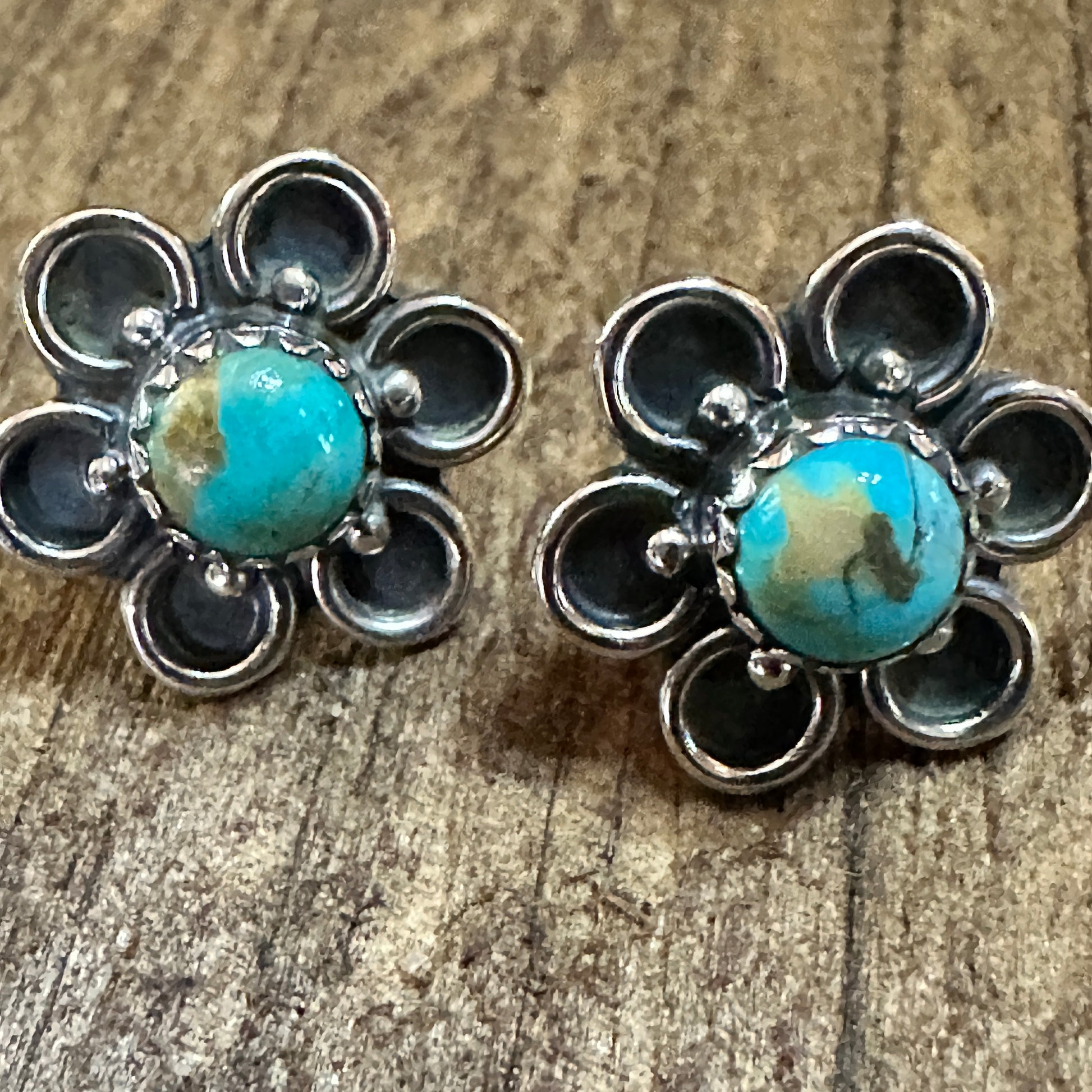 Handmade Kingman Turquoise Flower Stud Earrings 925 Sterling Silver Silver Elegant