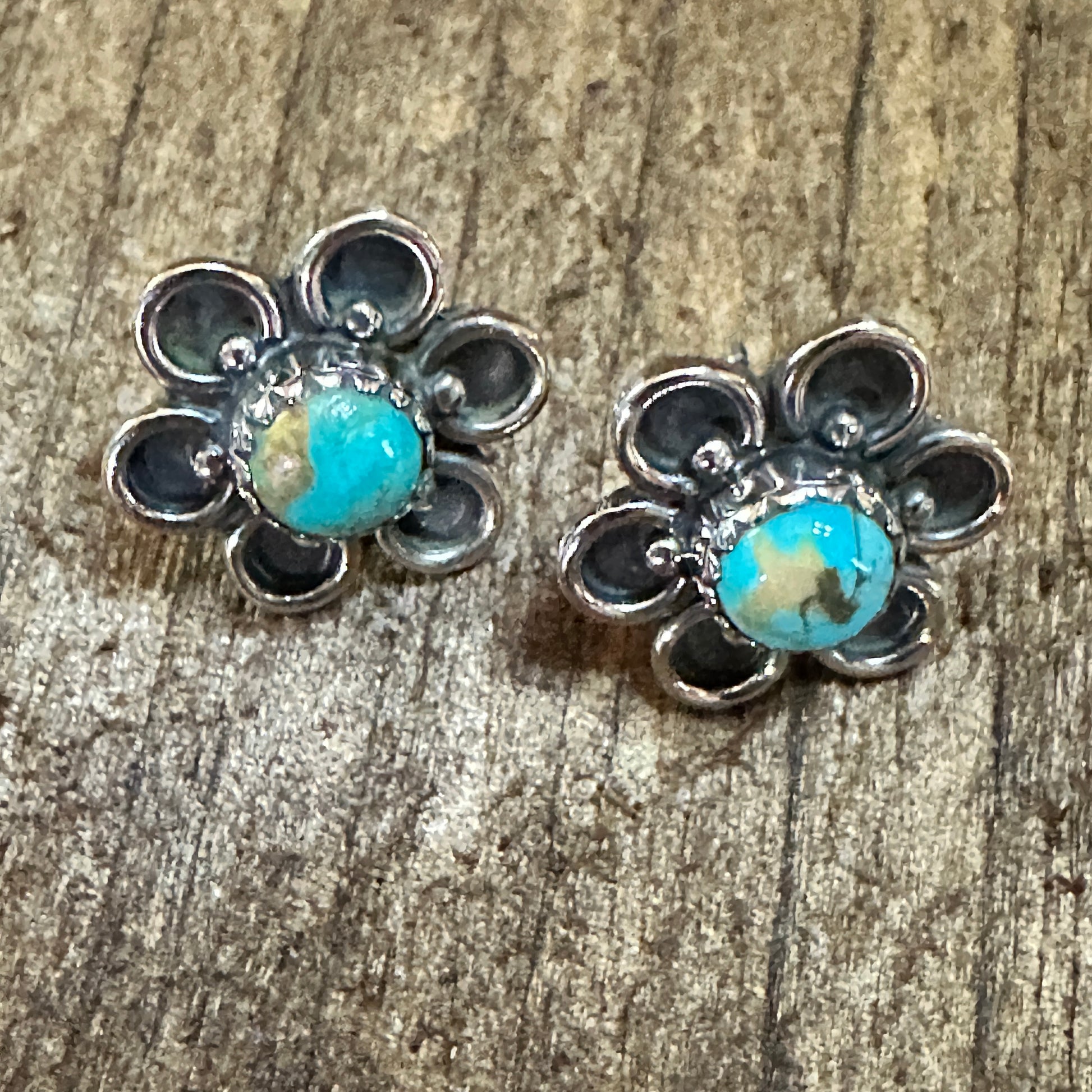 Handmade Kingman Turquoise Flower Stud Earrings 925 Sterling Silver Silver Elegant
