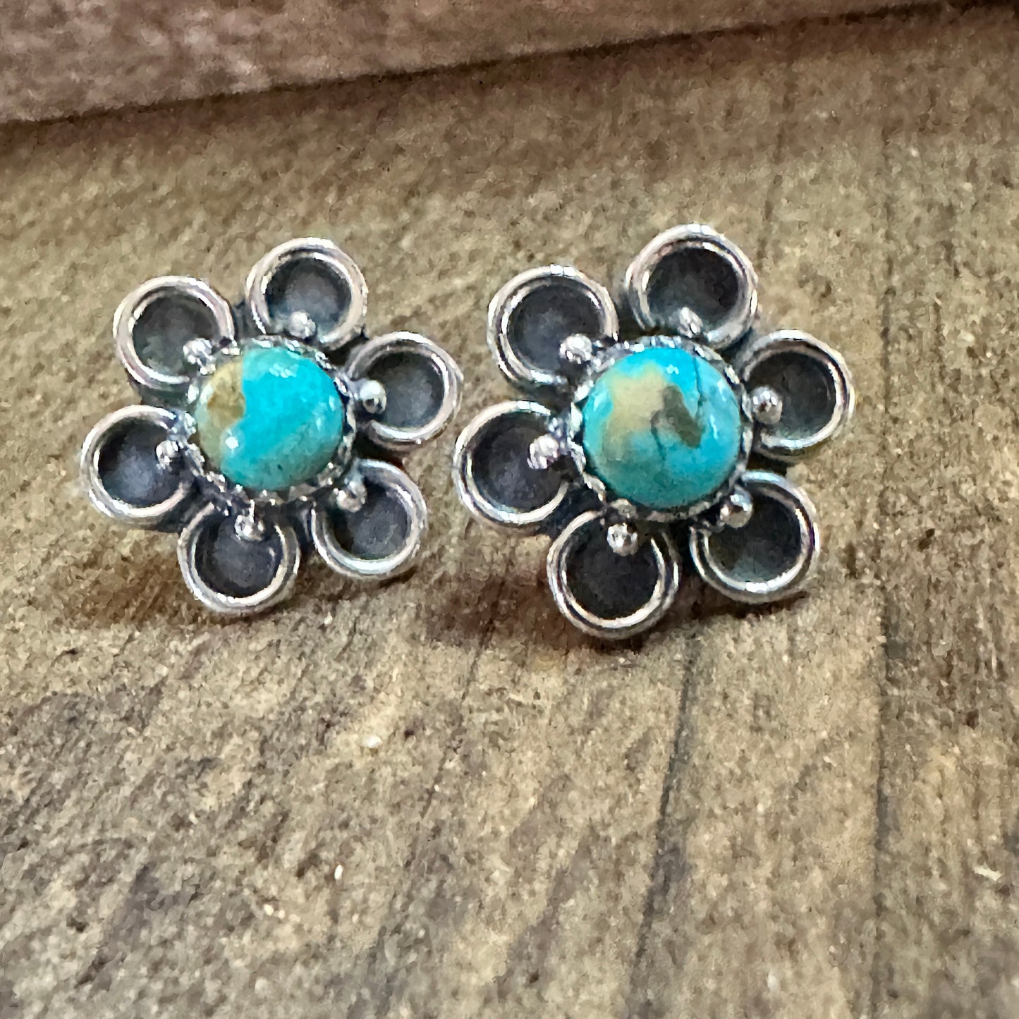 Handmade Kingman Turquoise Flower Stud Earrings 925 Sterling Silver Silver Elegant