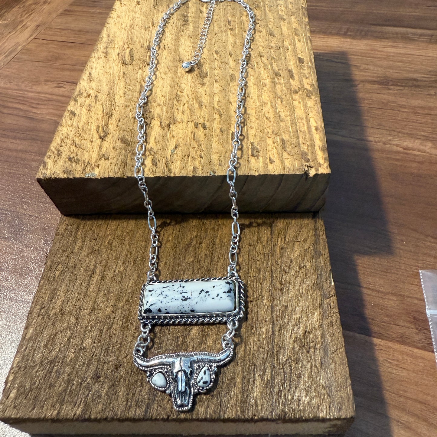 Western Steerhead White Buffalo Dahlia Chain Necklace Silver Elegant