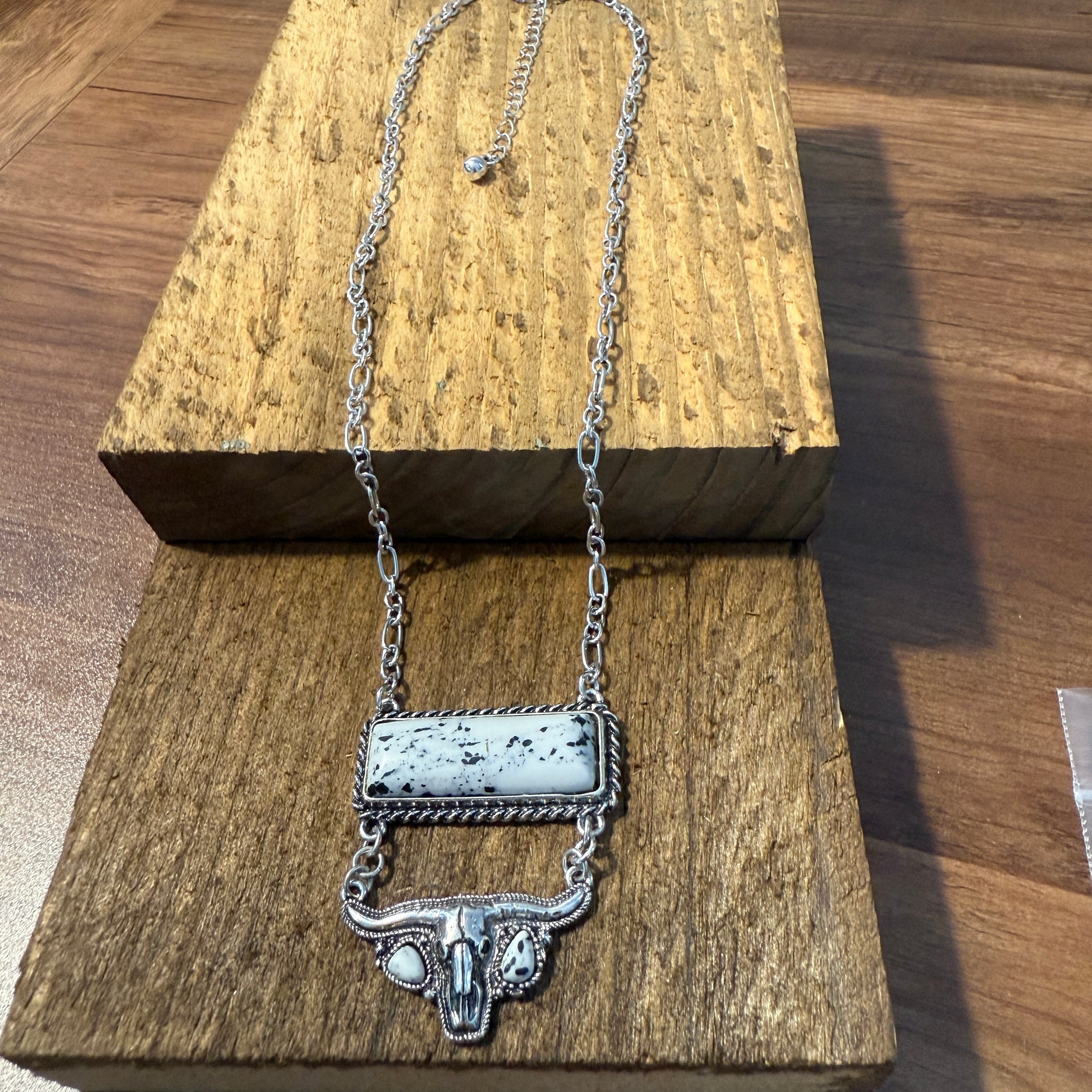 Western Steerhead White Buffalo Dahlia Chain Necklace Silver Elegant