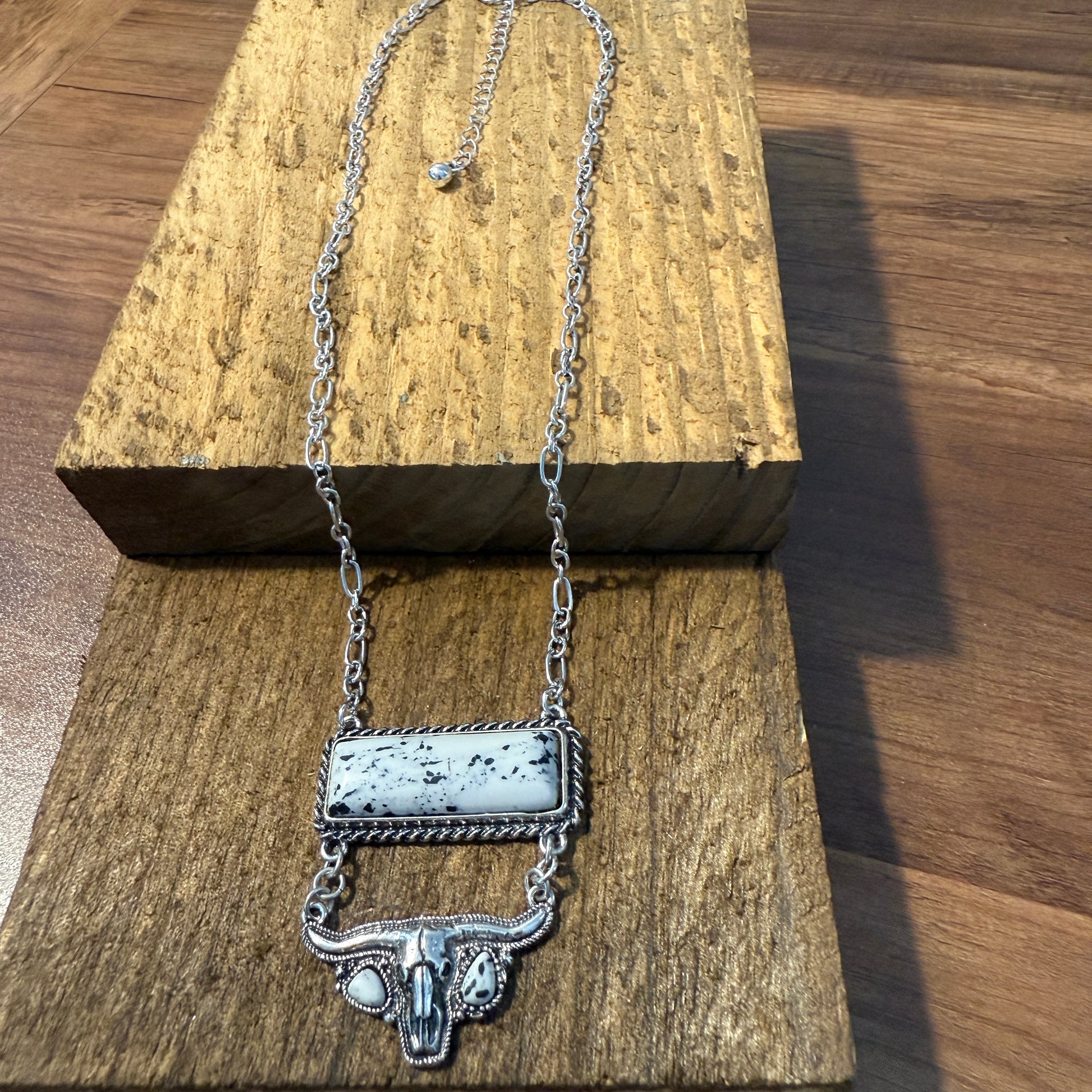 Western Steerhead White Buffalo Dahlia Chain Necklace Silver Elegant