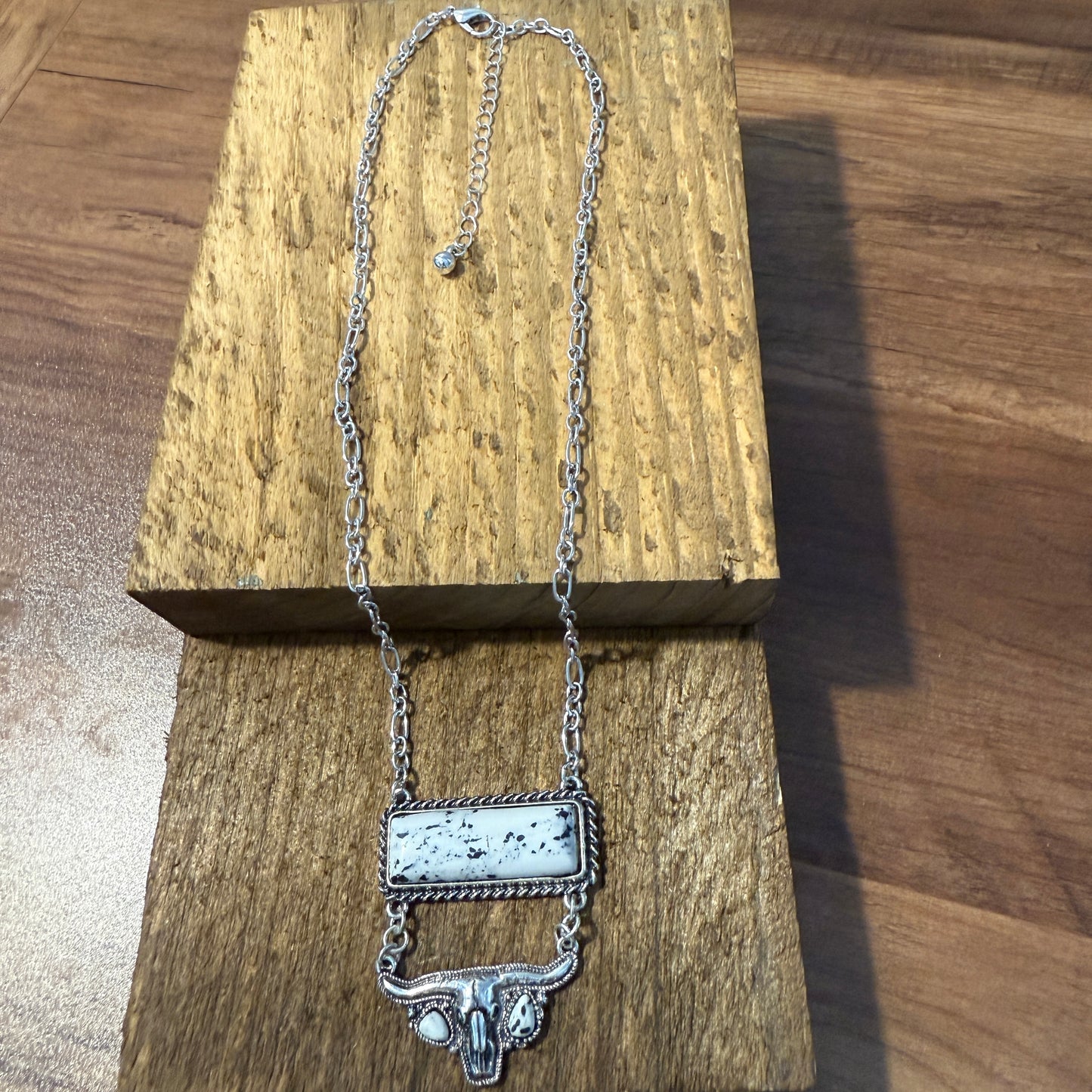 Western Steerhead White Buffalo Dahlia Chain Necklace Silver Elegant