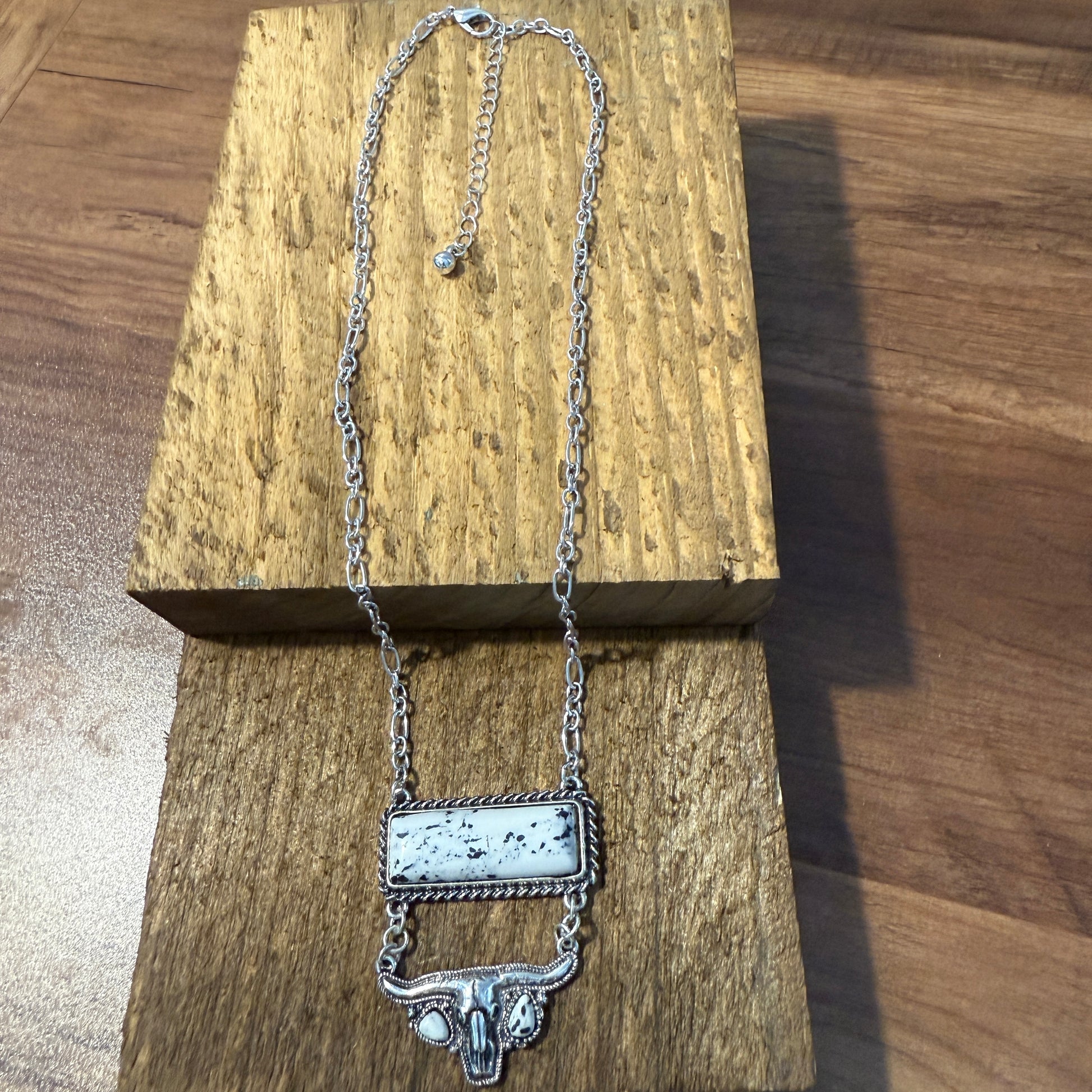Western Steerhead White Buffalo Dahlia Chain Necklace Silver Elegant