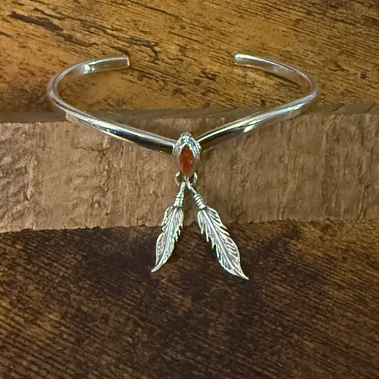 Native Inspired Spiny Oyster Feather Sterling Silver Bracelet Tahe Silver Elegant