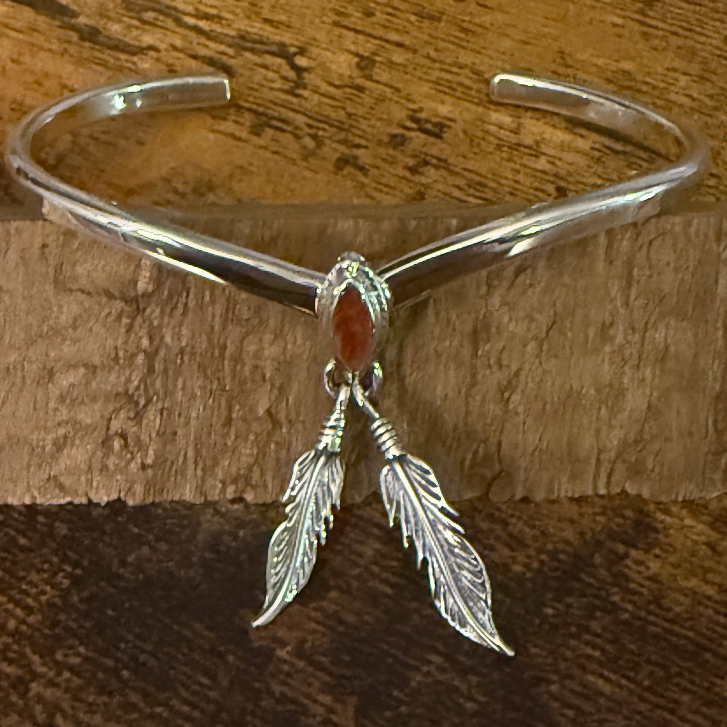 Native Inspired Spiny Oyster Feather Sterling Silver Bracelet Tahe Silver Elegant