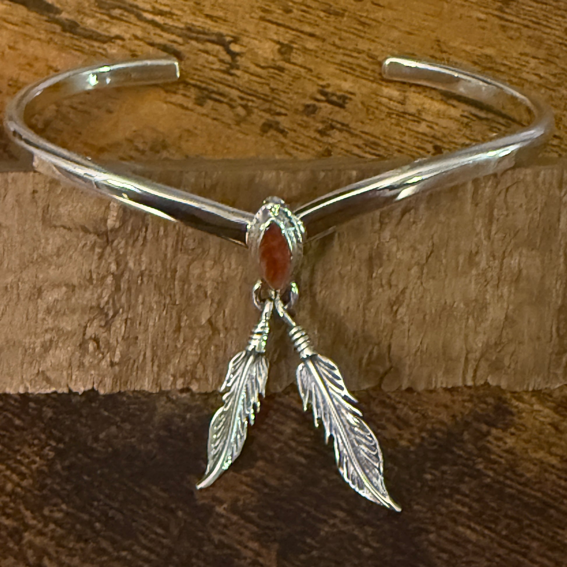 Native Inspired Spiny Oyster Feather Sterling Silver Bracelet Tahe Silver Elegant