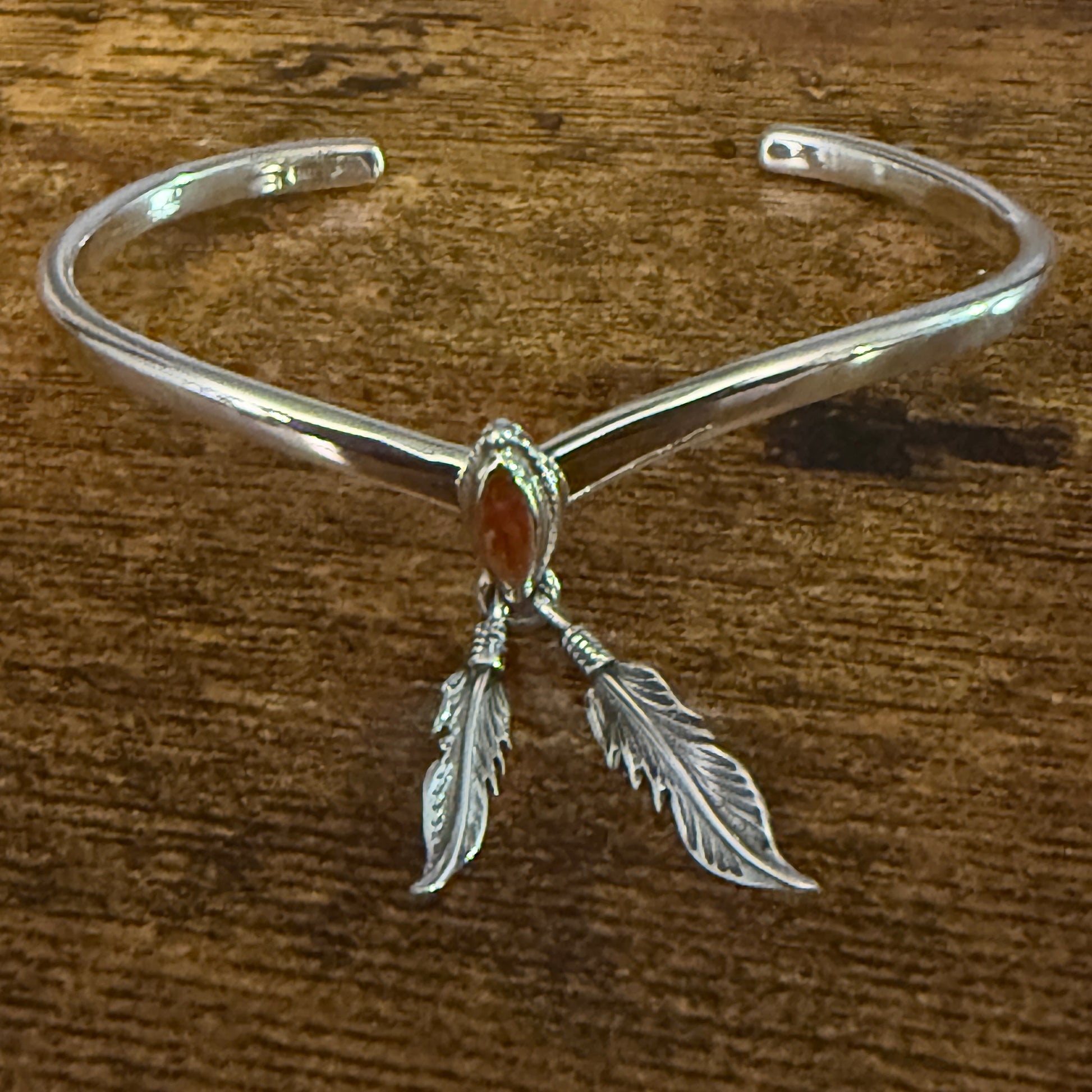 Native Inspired Spiny Oyster Feather Sterling Silver Bracelet Tahe Silver Elegant