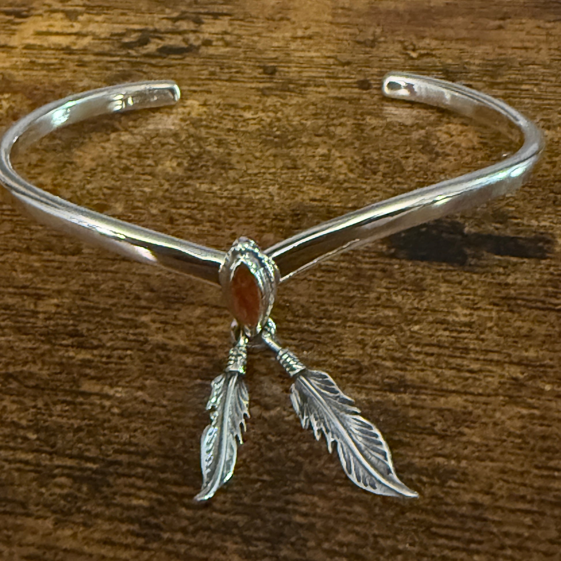 Native Inspired Spiny Oyster Feather Sterling Silver Bracelet Tahe Silver Elegant