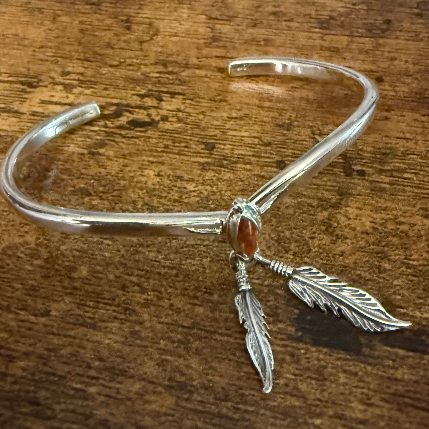Native Inspired Spiny Oyster Feather Sterling Silver Bracelet Tahe Silver Elegant