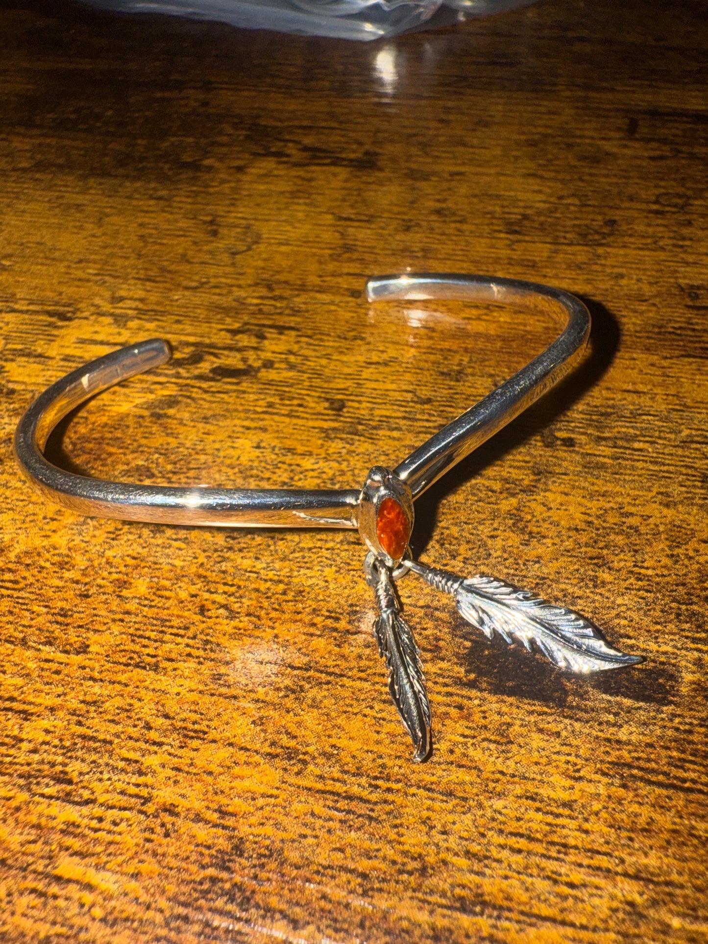 Native Inspired Spiny Oyster Feather Sterling Silver Bracelet Tahe Silver Elegant