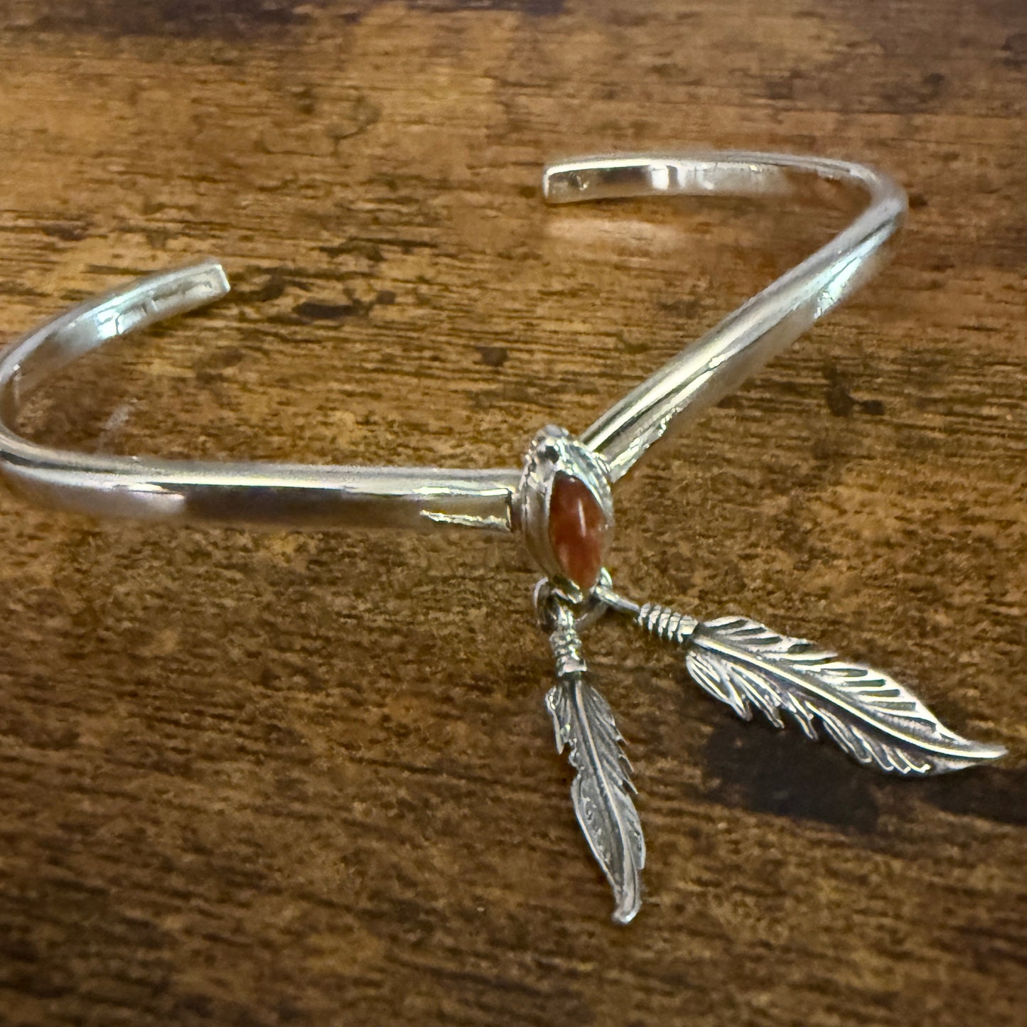 Native Inspired Spiny Oyster Feather Sterling Silver Bracelet Tahe Silver Elegant