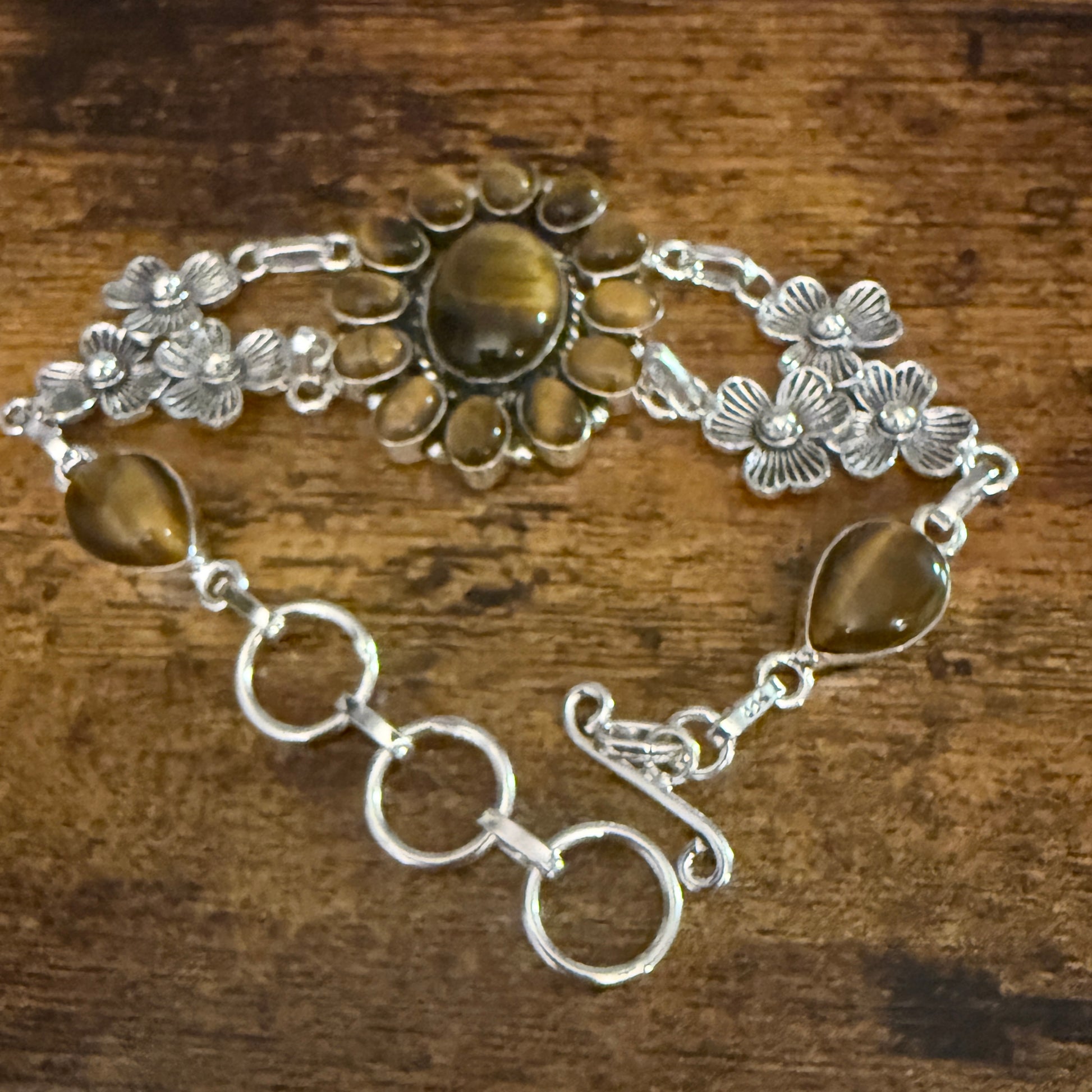 Natural Tiger's Eye Cluster Gemstone Floral Bracelet 925 Sterling Silver Silver Elegant