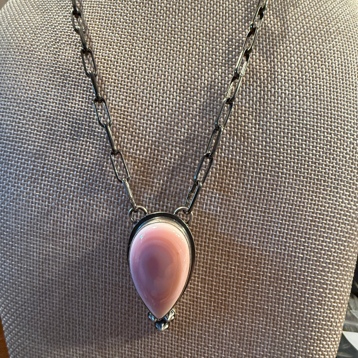 Native Signed Tony Yazzi Queen Pink Conch Heavy Paper Clip Chain Necklace Sterling Silver Wild West Boho