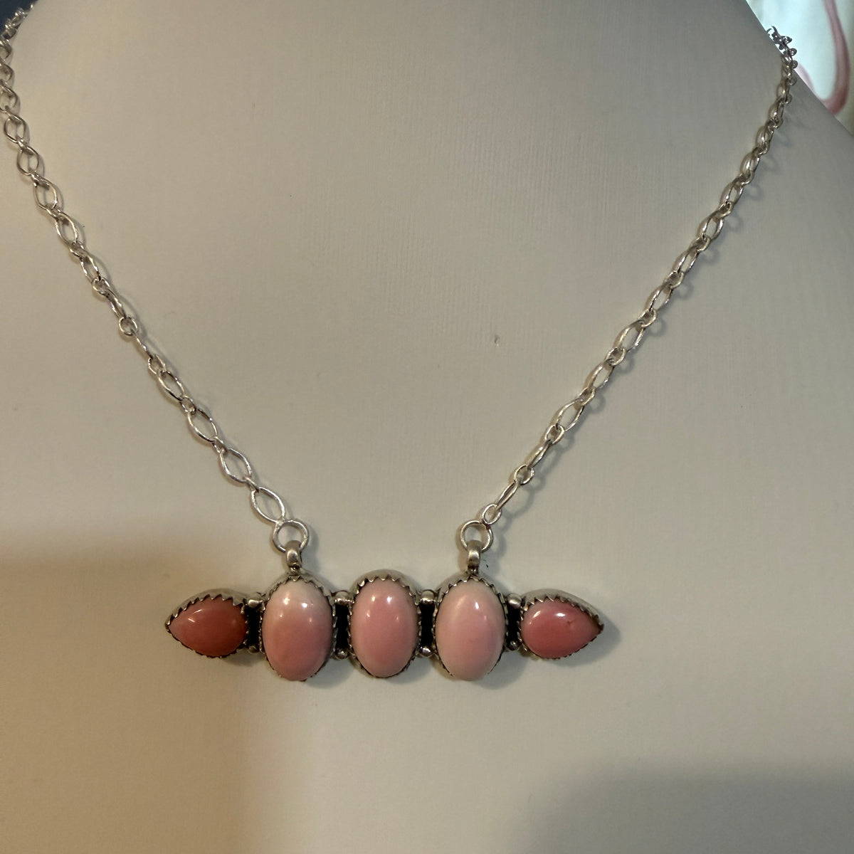 Queen Pink Conch 2 Inch Bar Necklace In Sterling Silver 18 Inch Chain Wild West Boho