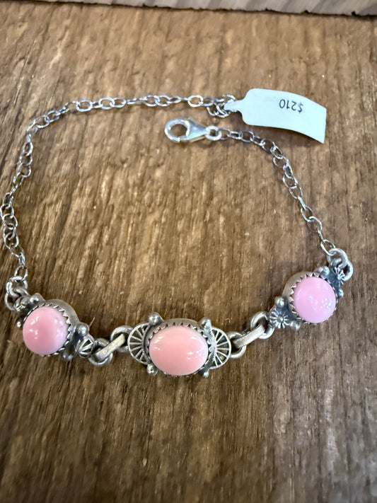 Queen Pink Conch 8 Inch Chain Bracelet in Sterling Silver