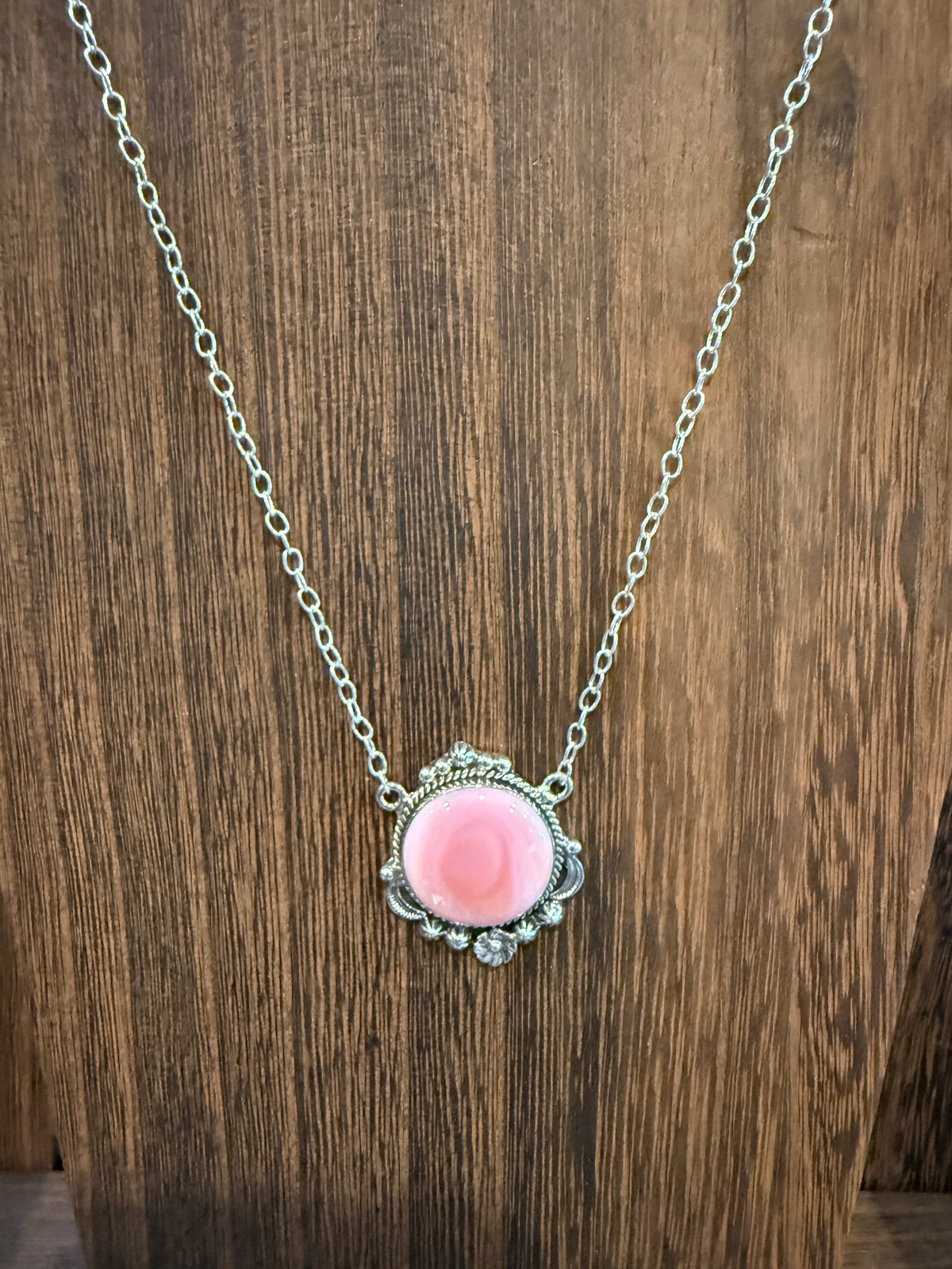 Queen Pink Conch 20 Inch Chain Necklace in Sterling Silver