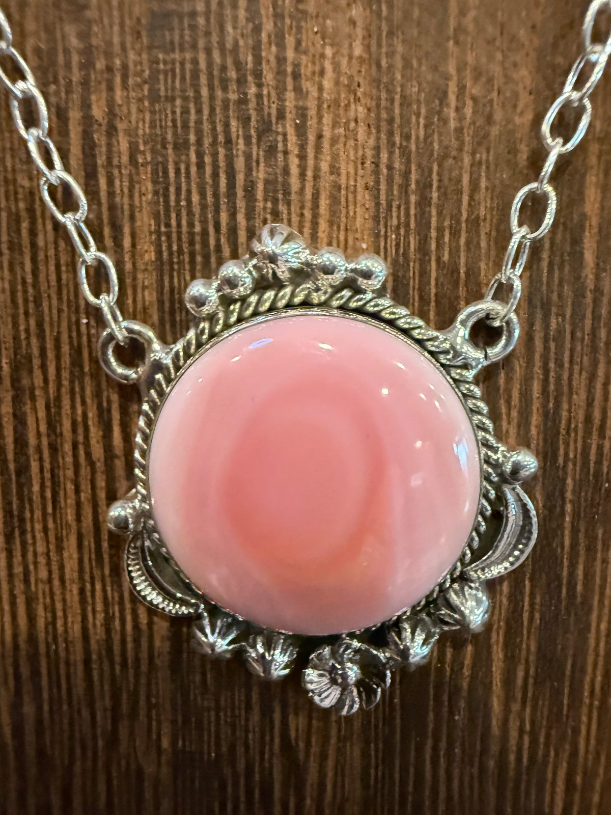 Queen Pink Conch 20 Inch Chain Necklace in Sterling Silver