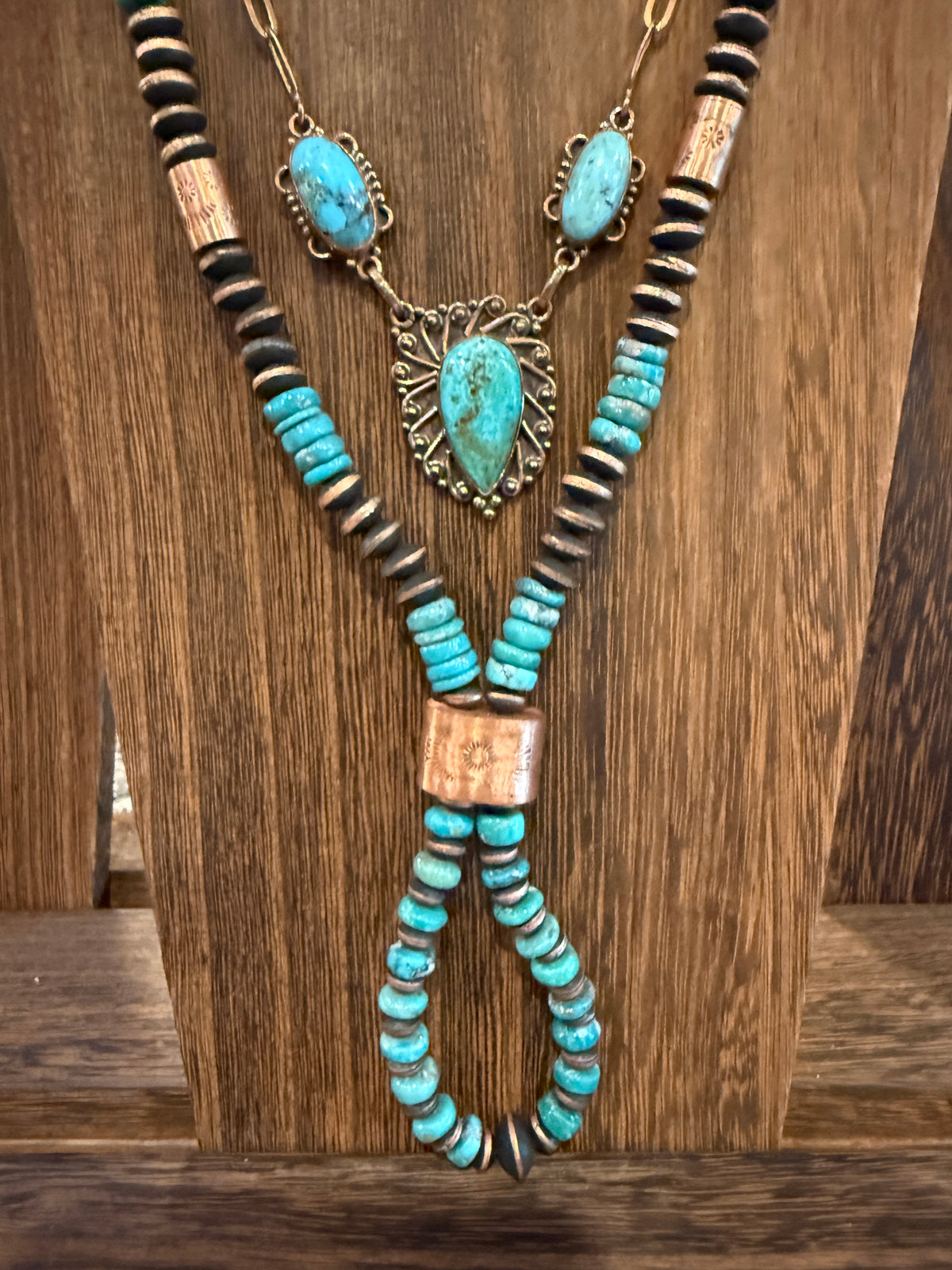 Kingman Turquoise Choker or Lariat Necklace and Totum Saucer Desert Pearl in Genuine Copper Gift Set