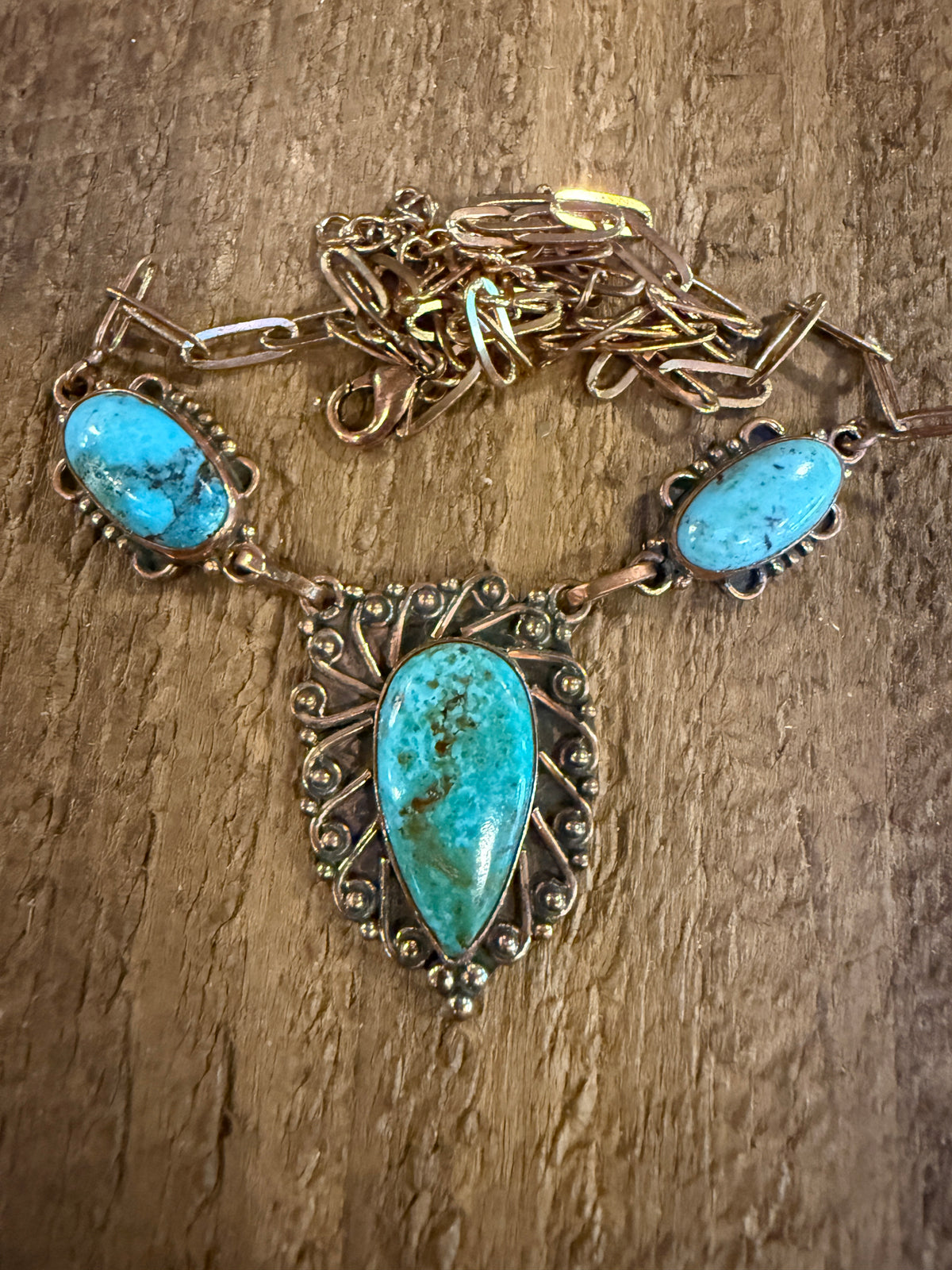Kingman Turquoise Choker or Lariat Necklace and Totum Saucer Desert Pearl in Genuine Copper Gift Set