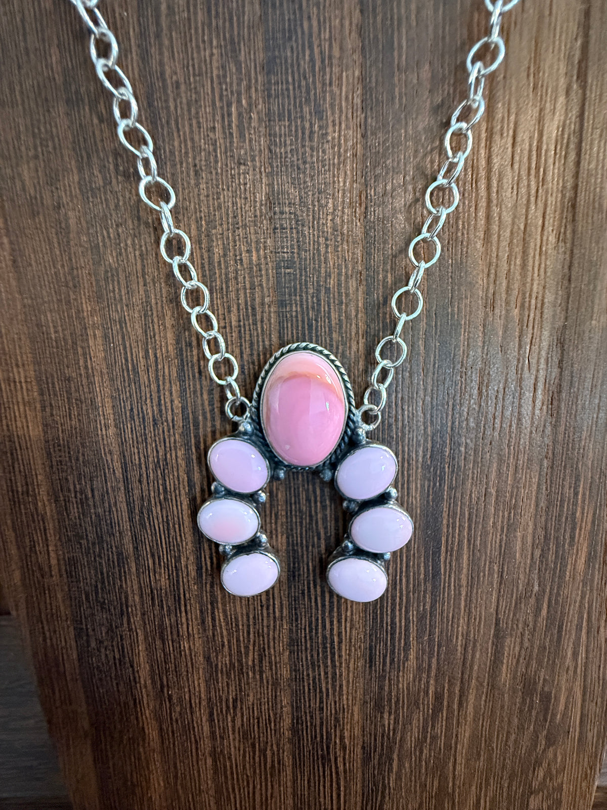 Queen Pink Conch Nadja Chain Pendant Necklace in Sterling Silver 18 Inch Chain